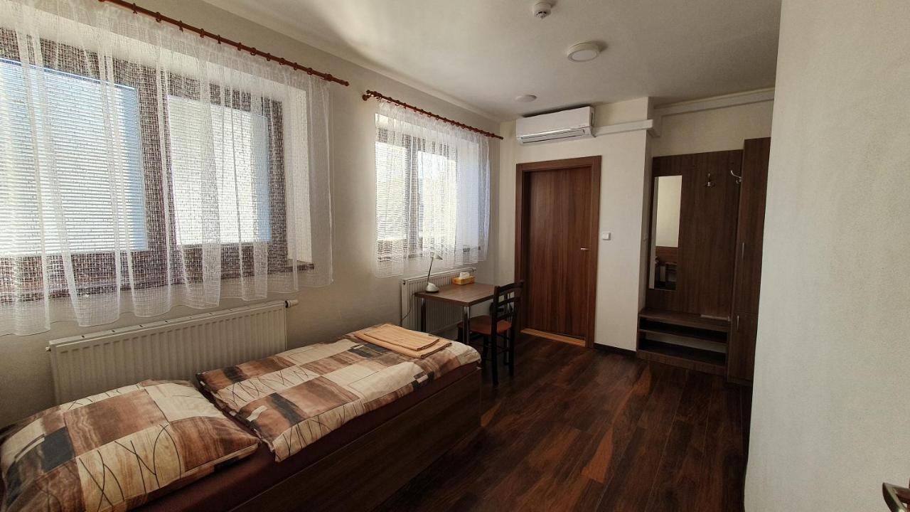 Motorest U Kola Простеёв Экстерьер фото