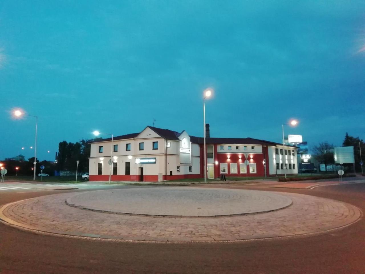Motorest U Kola Простеёв Экстерьер фото